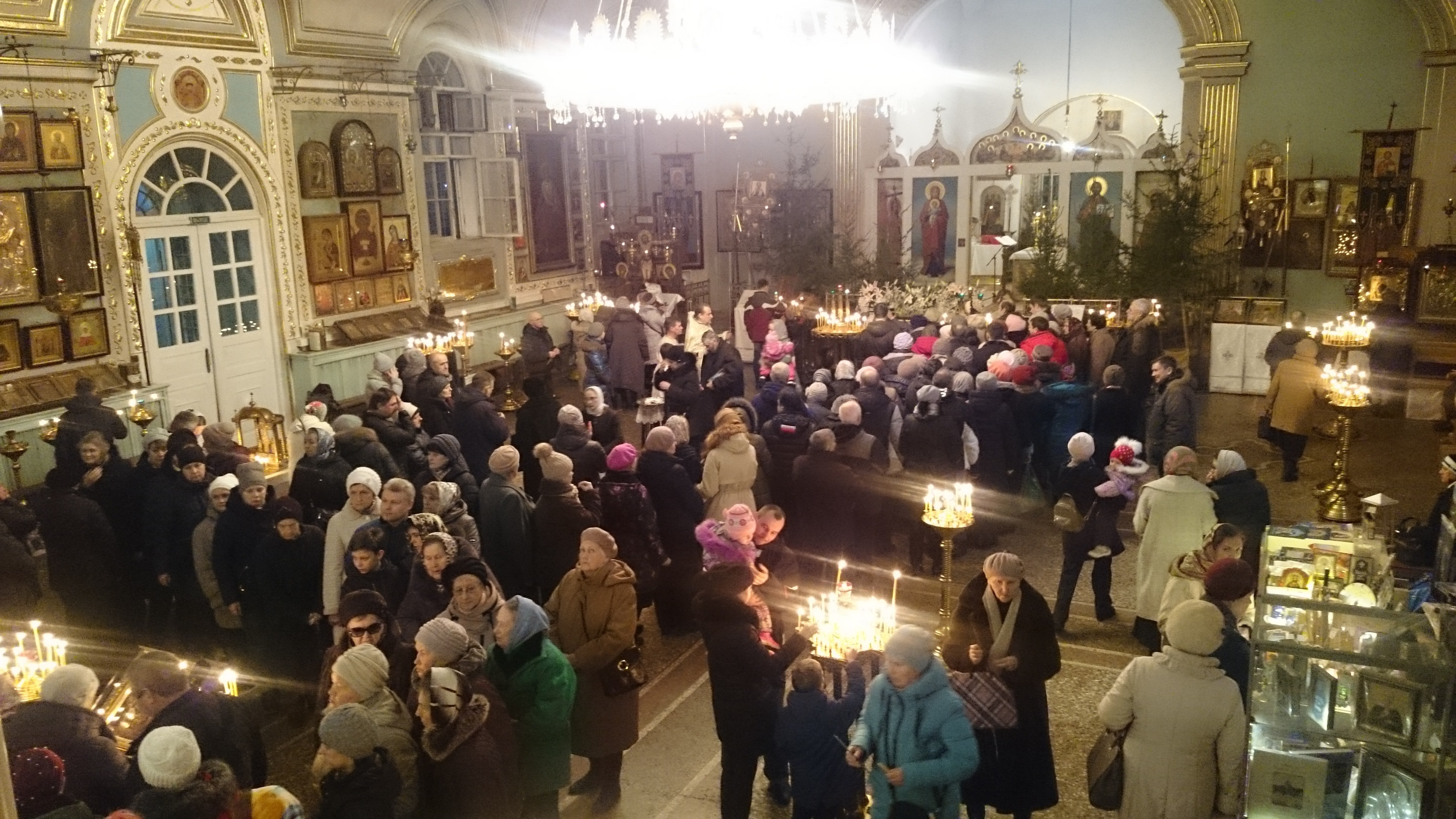 Богослужение в храме сегодня прямая трансляция. Вечерняя служба в храме. Служба в храме Алексея Божьего человека город Псков. Эчмиадзин Церковь литургия. Храм Алексея Божьего человека в Оренбурге.